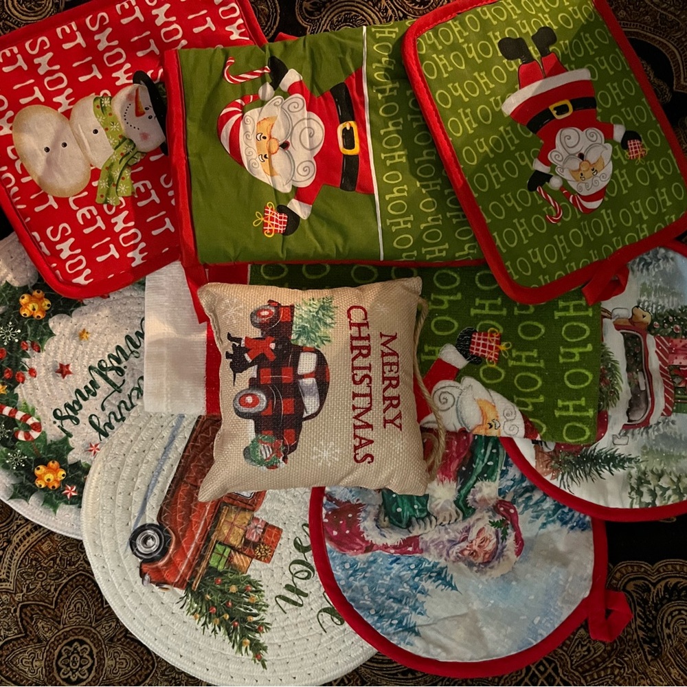 Festive Christmas Pot Holders trivets dish towel and door hanger pillow
